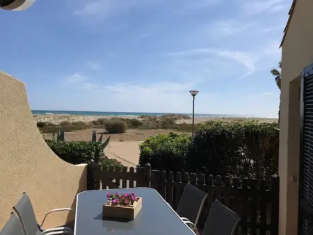 Location villa à Port Leucate, Villa T2, 4 pers, face à la mer, terrasse, parking privé, à 400m des commerces, plage devant!
