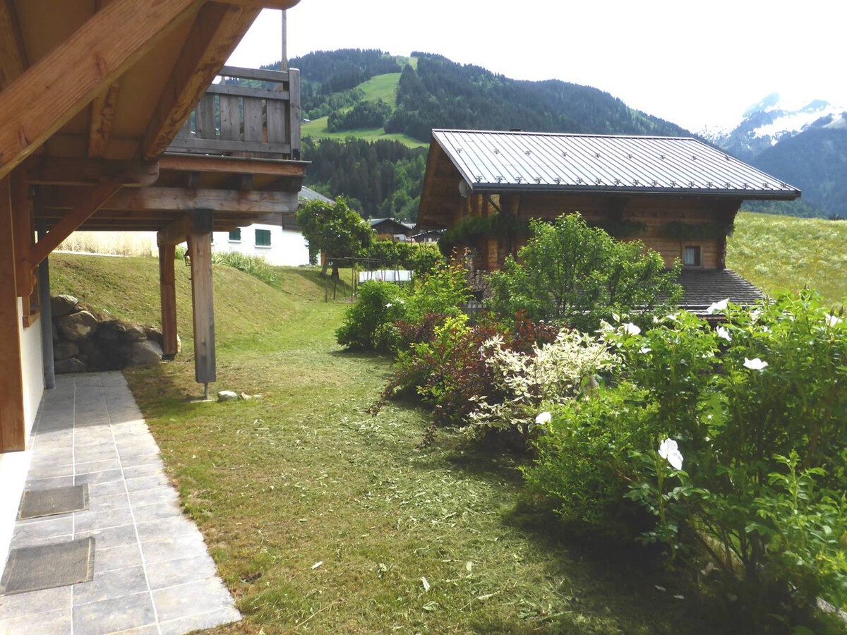 Chalet 8 pers, récent à Arêches-Beaufort, terrasse herbeuse - Photo 9