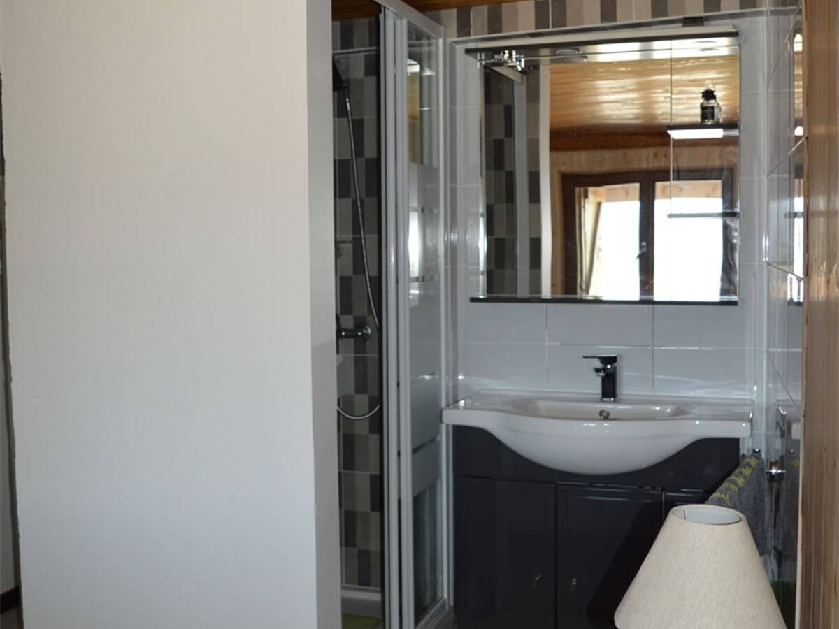 Maison rénovée 4 chambres, vue panoramique lac - Photo 9