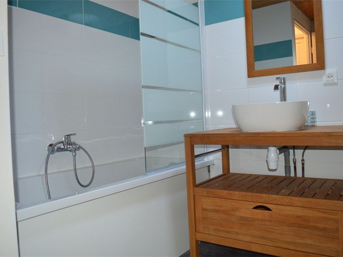 Maison rénovée 4 chambres, vue panoramique lac - Photo 10