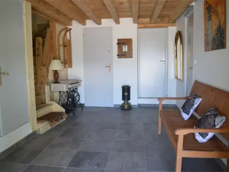 Location maison à Les Angles, Maison de village rénovée 4 chambres avec vue sur lac