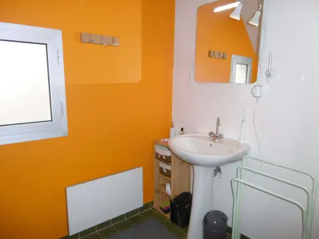 Maison rénovée 80 m², 3 pièces, proche du Golfe du Morbihan avec jardin et terrasse équipée - Photo 15