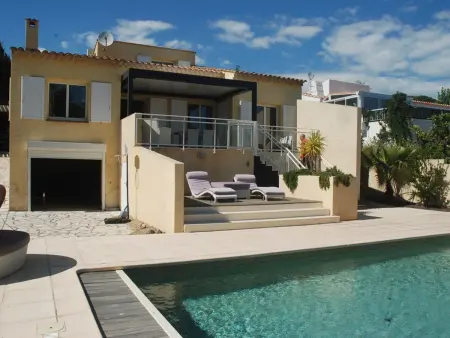 Location villa à Cap d'Agde, Charmante villa 3 chambres avec piscine privée à 10 min de la plage, climatisée, parking