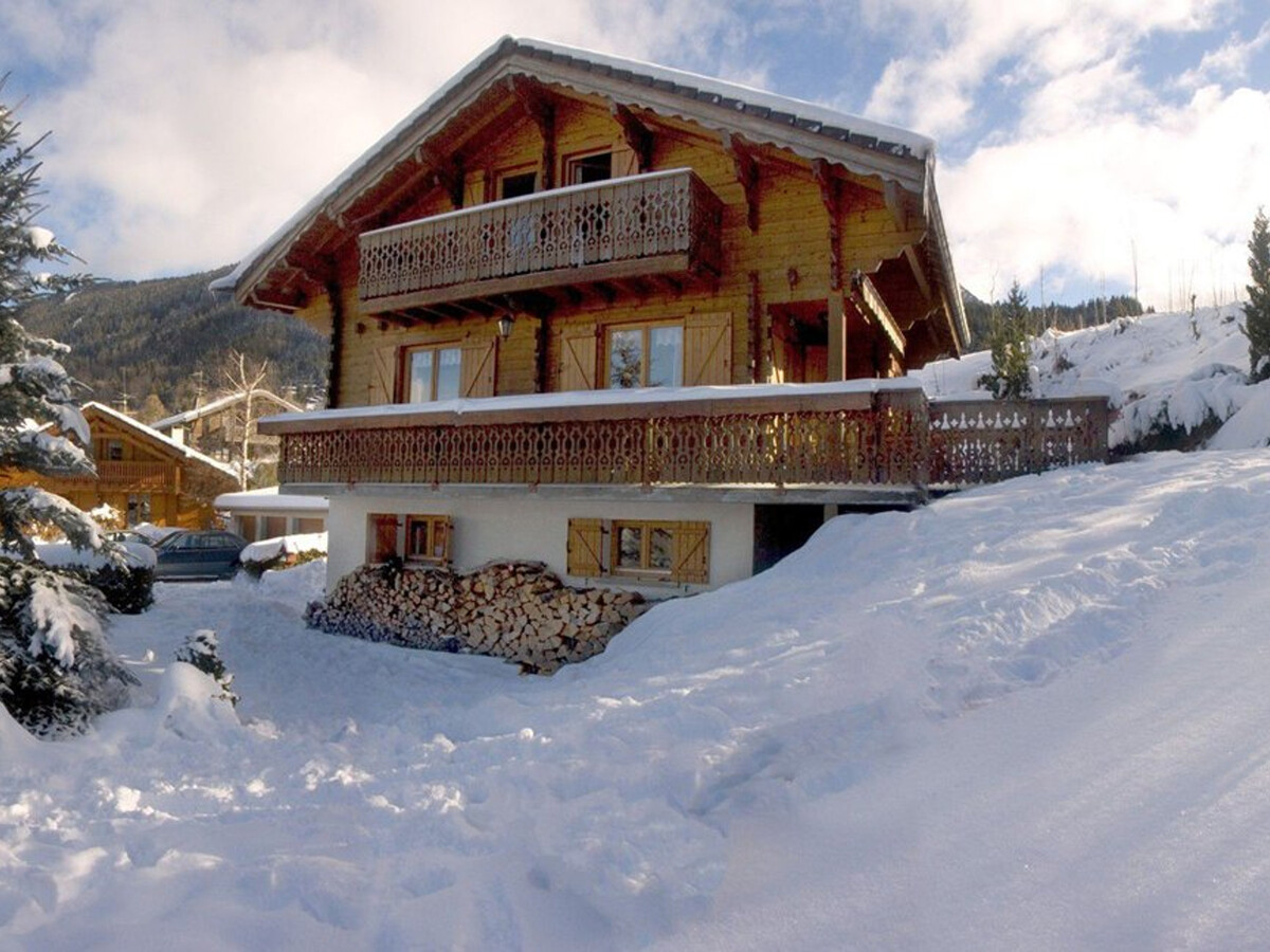 Chalet 3 chambres aux Carroz, 300 m des pistes, poêle à bois - Photo 1