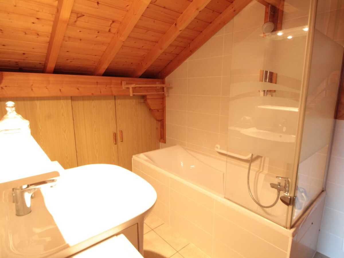 Chalet 3 chambres aux Carroz, 300 m des pistes, poêle à bois - Photo 9