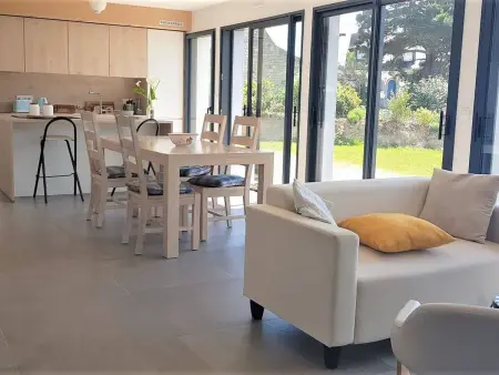Location maison à Saint Gildas de Rhuys, Maison spacieuse 5 pièces, 10 pers, jardin, 300m de la mer, équipements modernes, calme assuré.