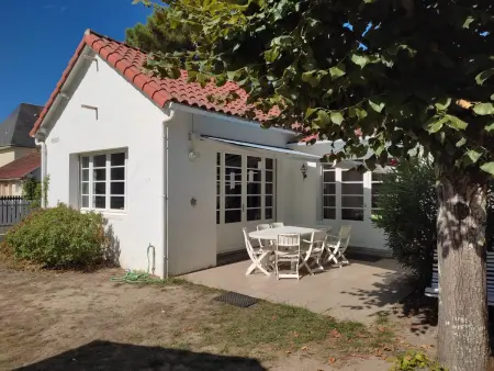 Maison Charmante Près Plage et Forêt, 5 Ch., Jardin, Parking, Quartier Calme - Photo 1