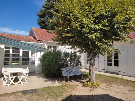 Maison Charmante Près Plage et Forêt, 5 Ch., Jardin, Parking, Quartier Calme - Photo 2