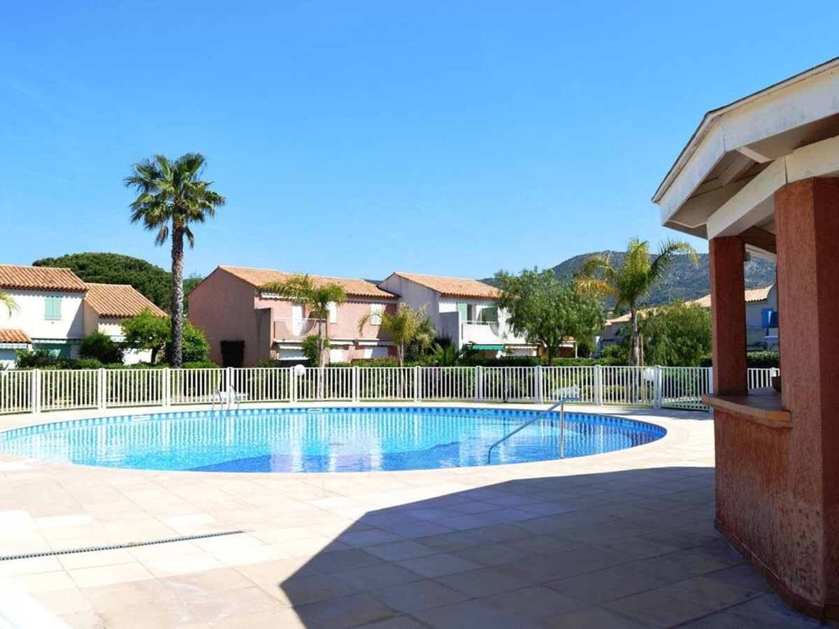 Mazet Tahiti Parc au Lavandou : piscine, parking, plage - Photo 12