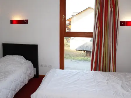 Chalet mitoyen avec piscine, sauna, hammam, départ des pistes, 2 chambres, balcon, Les Orres 1800 - Photo 5