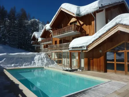 Chalet mitoyen avec piscine, sauna, hammam, départ des pistes, 2 chambres, balcon, Les Orres 1800 - Photo 7