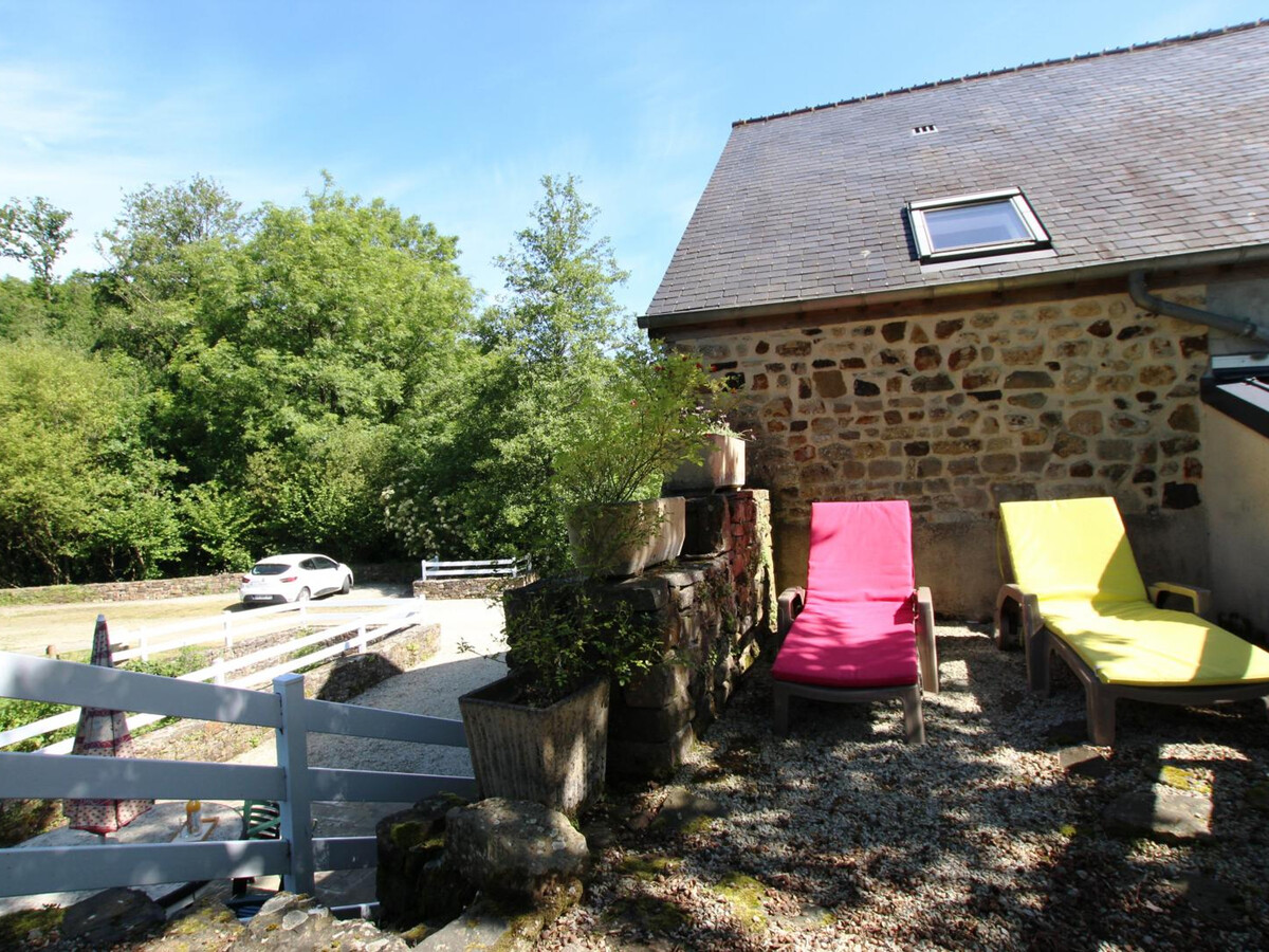 Moulin du XIXe siècle restauré, terrasse au bord de l'eau - Photo 4