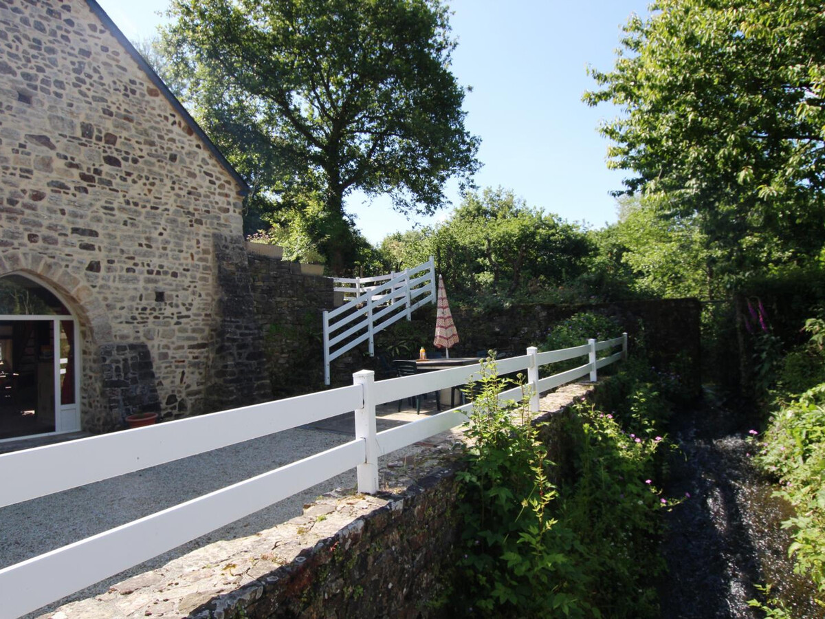 Moulin du XIXe siècle restauré, terrasse au bord de l'eau - Photo 19