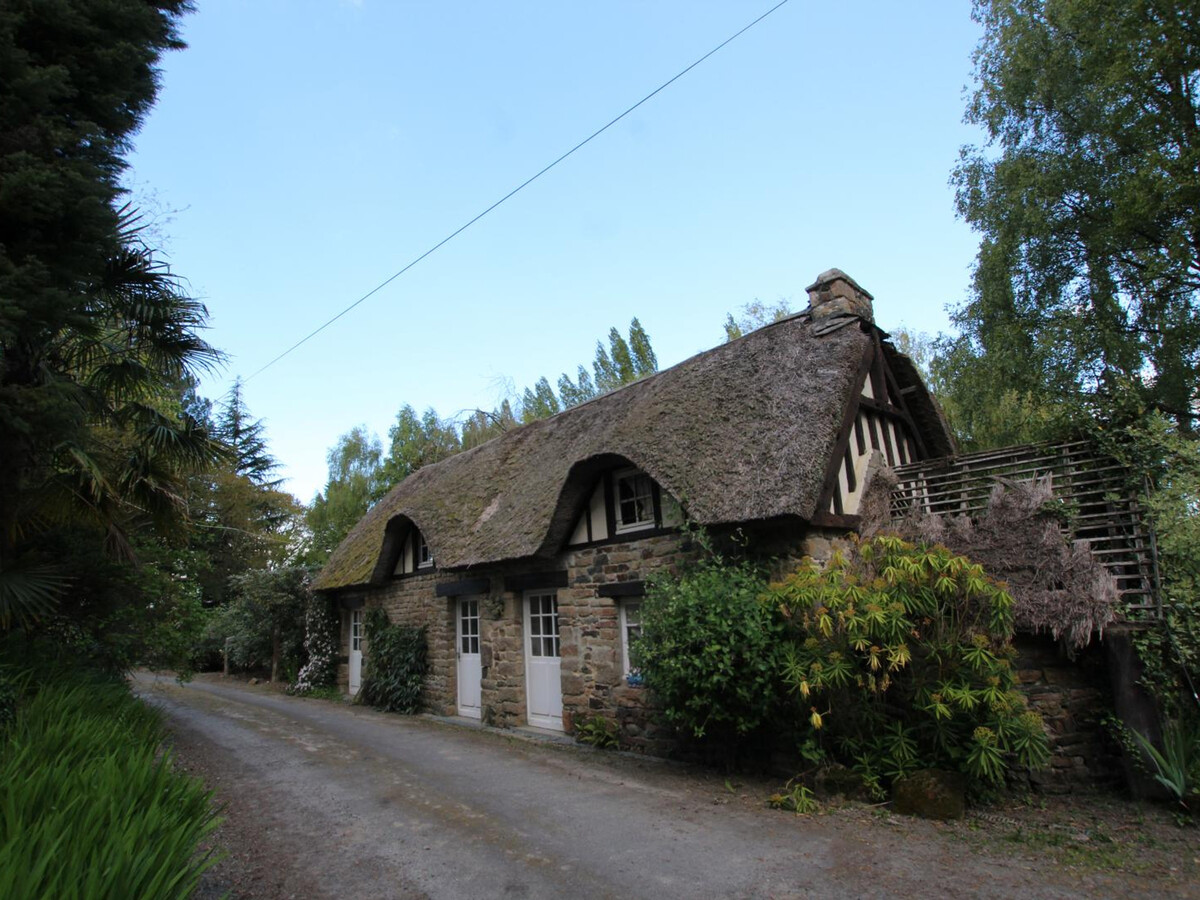 Maison normande au toit de chaume avec étang à Jullouville - Photo 15