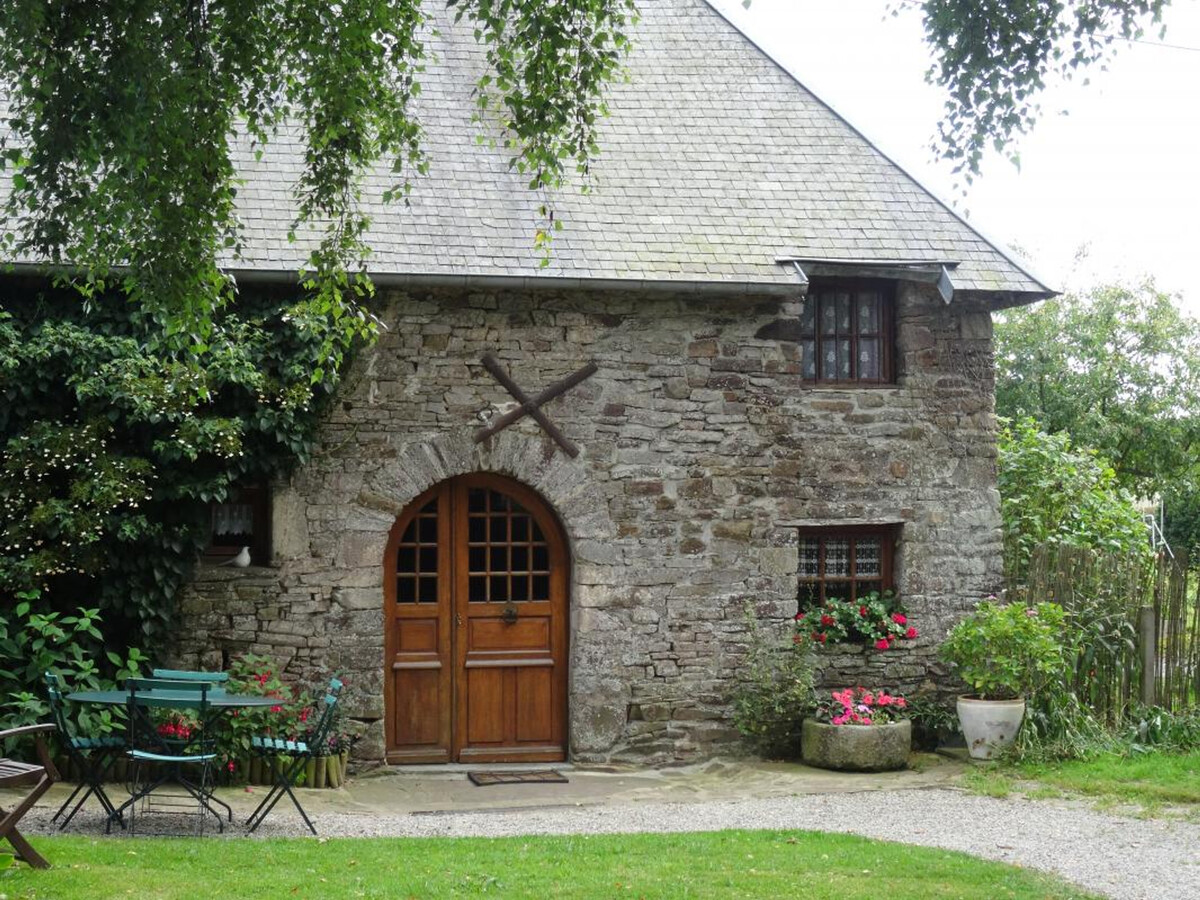 Ancienne boulangerie en pierre du XVIIe à Cerisy-la-Salle - Photo 1