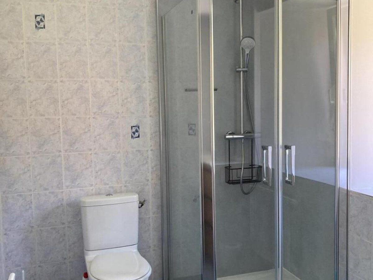 Maison en pierre rénovée, 3 chambres, terrain clos à La Hague - Photo 7