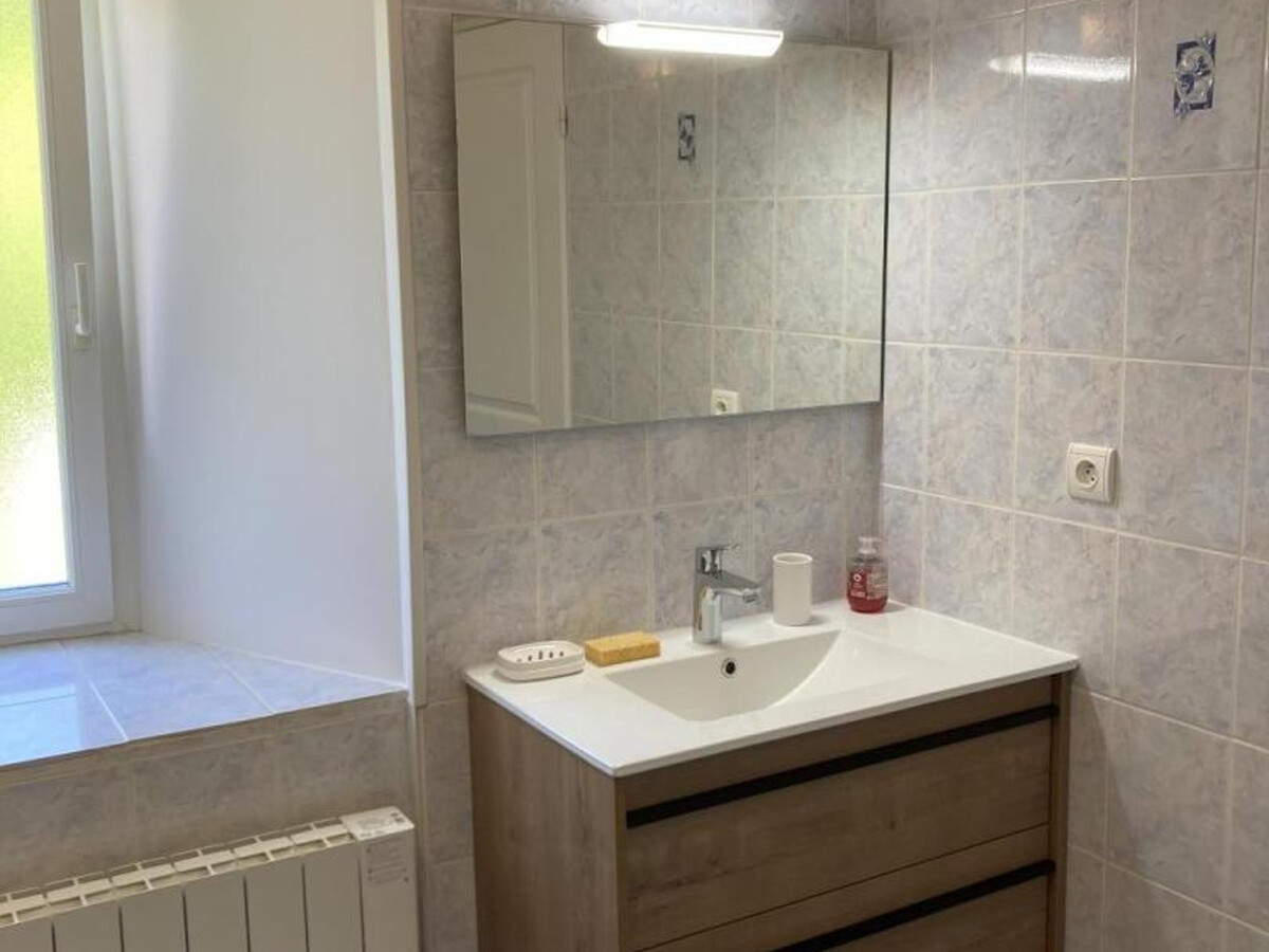 Maison en pierre rénovée, 3 chambres, terrain clos à La Hague - Photo 8