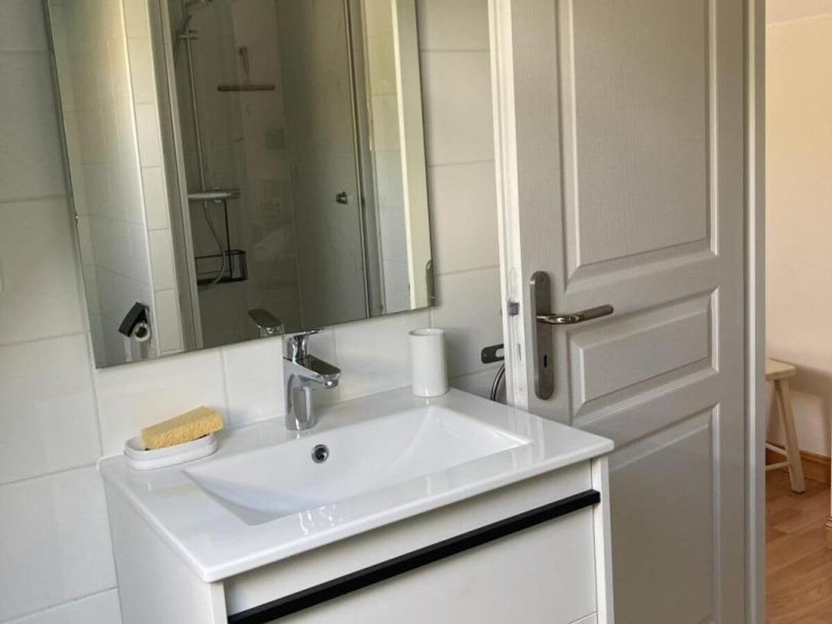 Maison en pierre rénovée, 3 chambres, terrain clos à La Hague - Photo 12