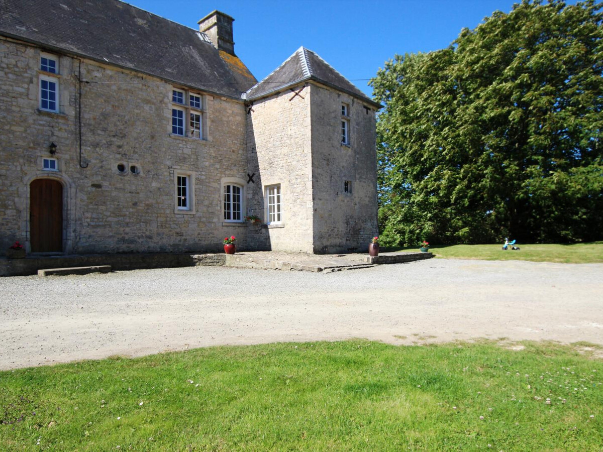 Manoir XVIe siècle à Orglandes avec jardin clos - Photo 1