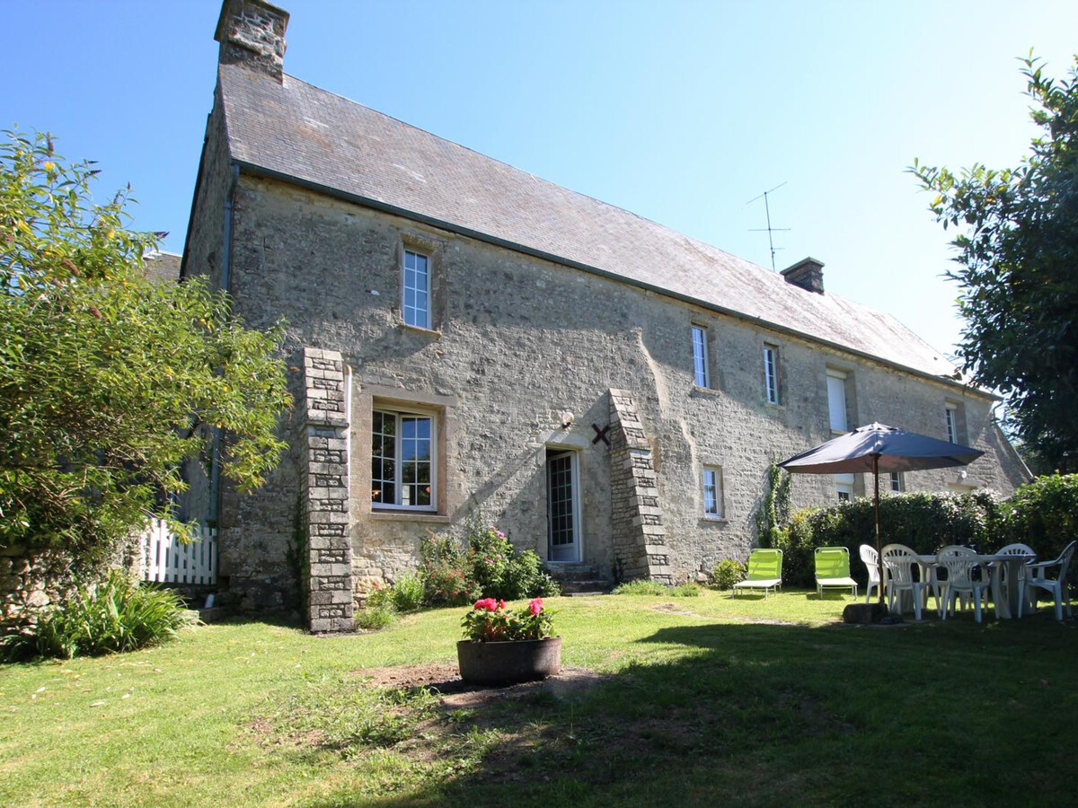 Manoir XVIe siècle à Orglandes avec jardin clos - Photo 4
