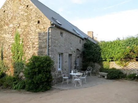 Gîte typique Théville, cheminée et cour close : photo 2