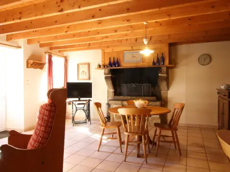 Gîte typique Théville, cheminée et cour close : photo 5