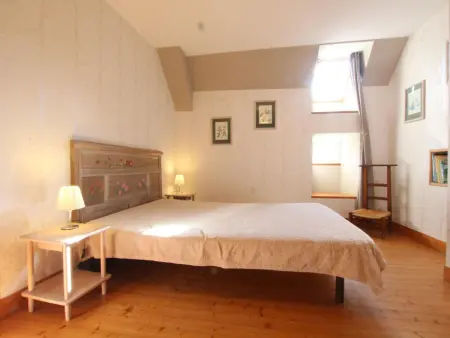 Gîte typique Théville, cheminée et cour close : photo 12