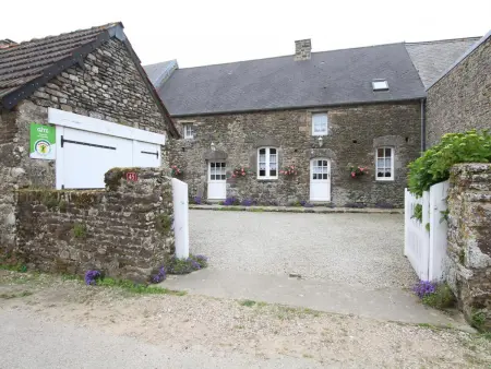 Gite 7 pers. pierre authentique, jardin clos et garage à Canville-la-Rocque : photo 16