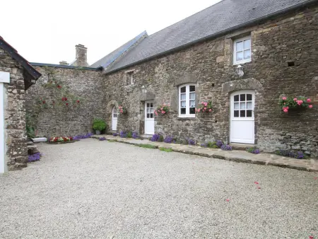 Gite 7 pers. pierre authentique, jardin clos et garage à Canville-la-Rocque : photo 18
