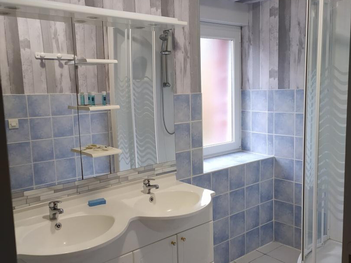Maison pierre réhabilitée, 1400m² de terrain à Saint-Germain-sur-Ay - Photo 9