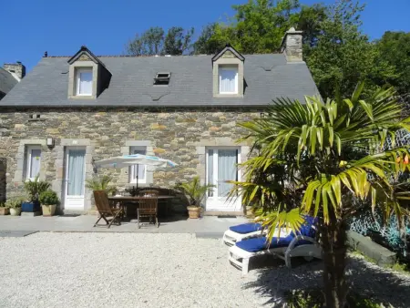 Location gite à Surtainville, Charmante maison avec cheminée et jardin privé