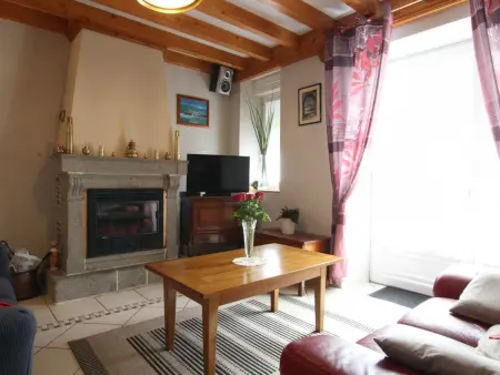 Gîte en pierre avec cheminée et jardin clos à Surtainville : photo 4