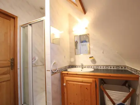 Gîte en pierre avec cheminée et jardin clos à Surtainville : photo 11
