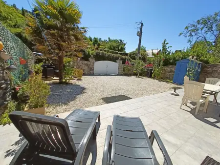 Gîte en pierre avec cheminée et jardin clos à Surtainville : photo 12