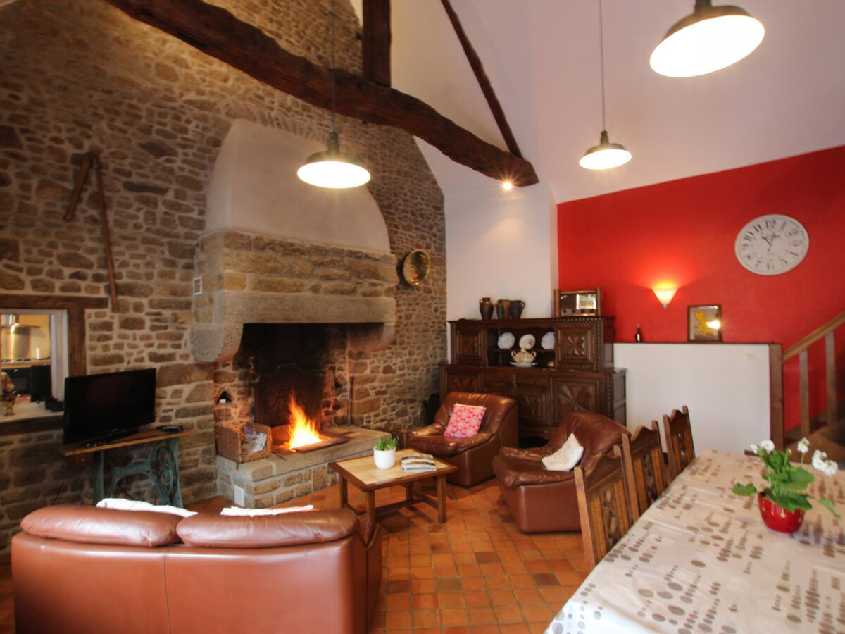 Gîte 5 pers. au Grand-Celland avec cheminée et garage - Photo 2