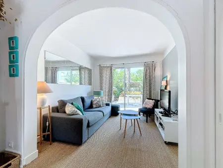 Location maison à Donville les Bains, Jolie maison à 400m de la plage, proche centre-ville, avec terrasse et wifi gratuit