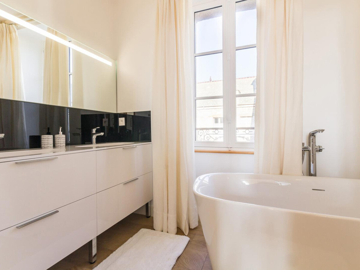 Maison de ville rénovée, vue port à Saint-Denis-le-Vêtu - Photo 5