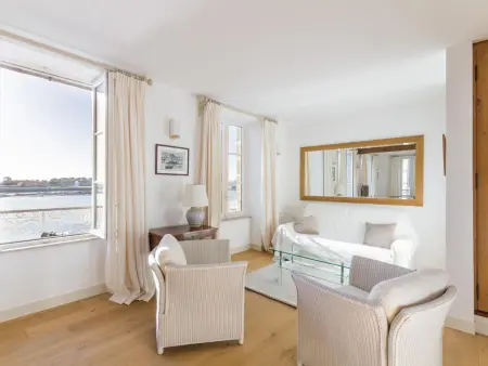 Location gite à Saint Denis le Vêtu, Maison de ville rénovée à St Denis-le-Vêtu, vue port