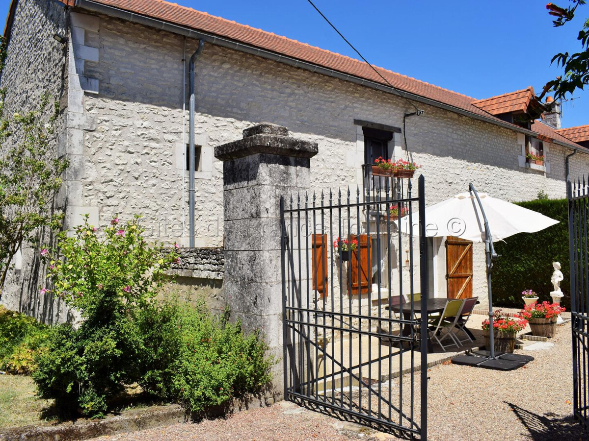 Gîte 40m² indépendant avec cour privée à La Tour-Saint-Gelin - Photo 1