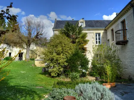 Location gite à Seuilly, Charmante maison avec jardin privé, cheminée et WIFI
