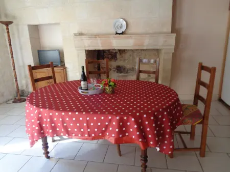 Maison tourangelle restaurée, 3 chambres, jardin clos, village viticole, proche loisirs et équipements bébé - Photo 2