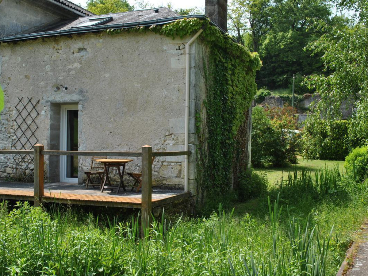 Gîte paysan XIXe avec terrasse sur ruisseau à Cheillé - Photo 2