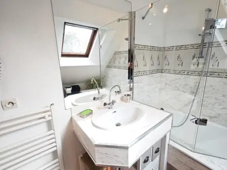 Gîte confortable avec parc boisé, activités familiales et équipements modernes près de la Loire - Photo 30