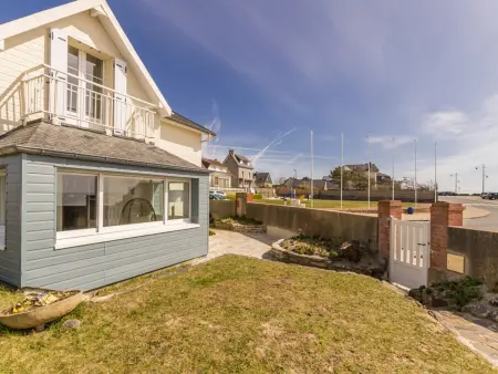 Maison front de mer avec balcon vue Jersey à Barneville-Carteret : photo 2