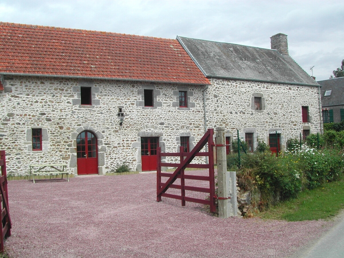 Longère Normande avec Jardin à Heugueville-sur-Sienne - Photo 1