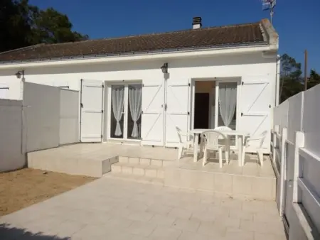 Location maison à La Faute sur Mer, Maisonnette ensoleillée, à 100m de la plage, animaux sur demande
