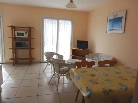 Maisonnette ensoleillée, à 100m de la plage, animaux sur demande - Photo 3