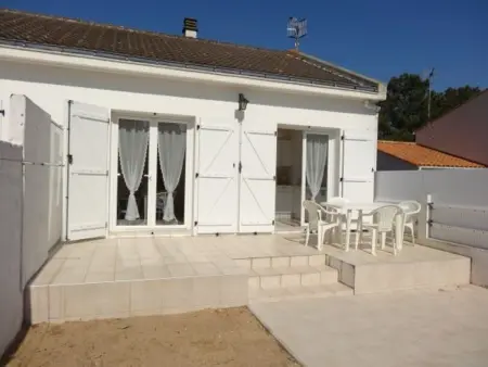 Maisonnette ensoleillée, à 100m de la plage, animaux sur demande - Photo 7