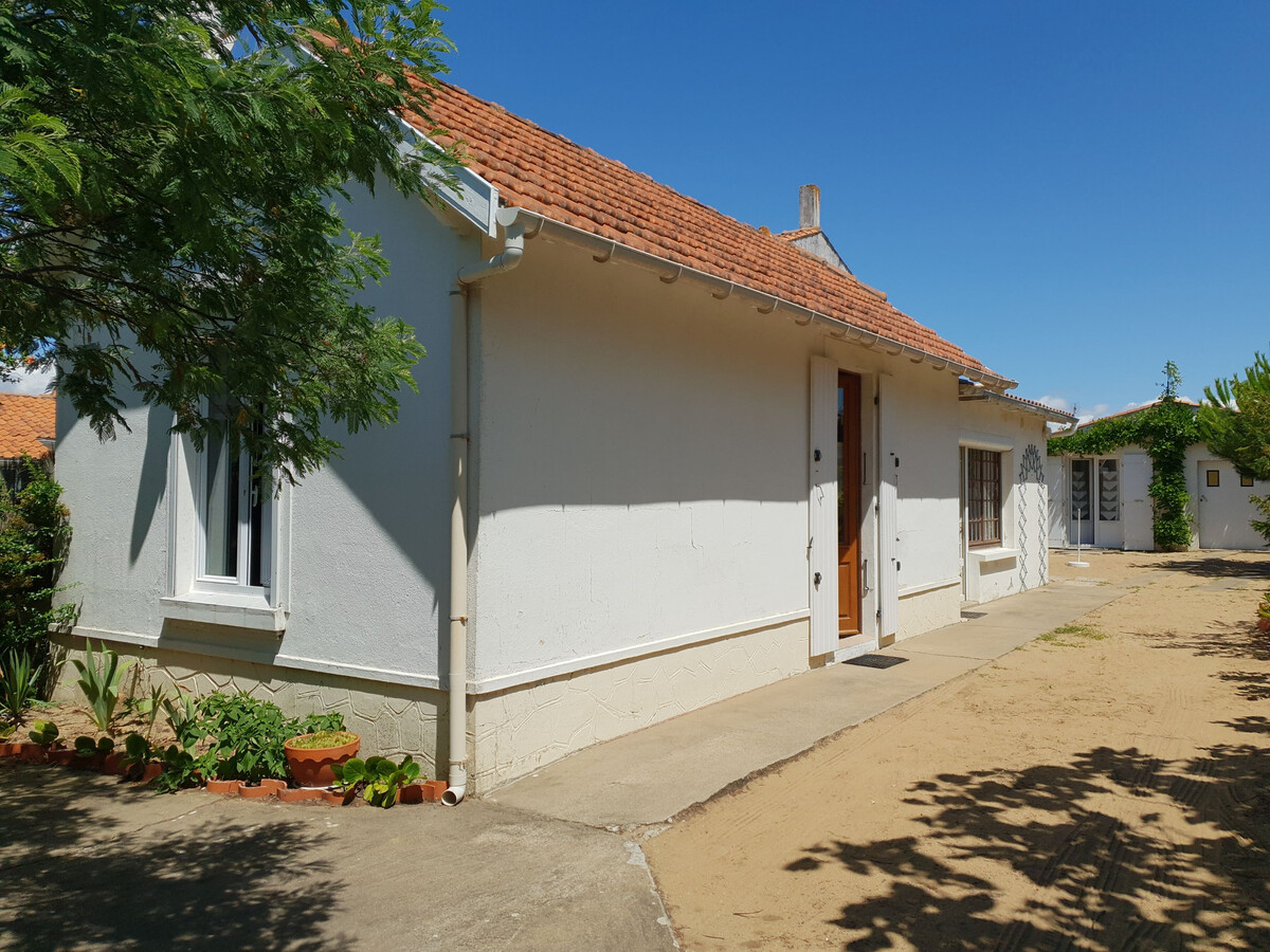 Maison rénovée style vendéen, 400 m de la plage - Photo 1