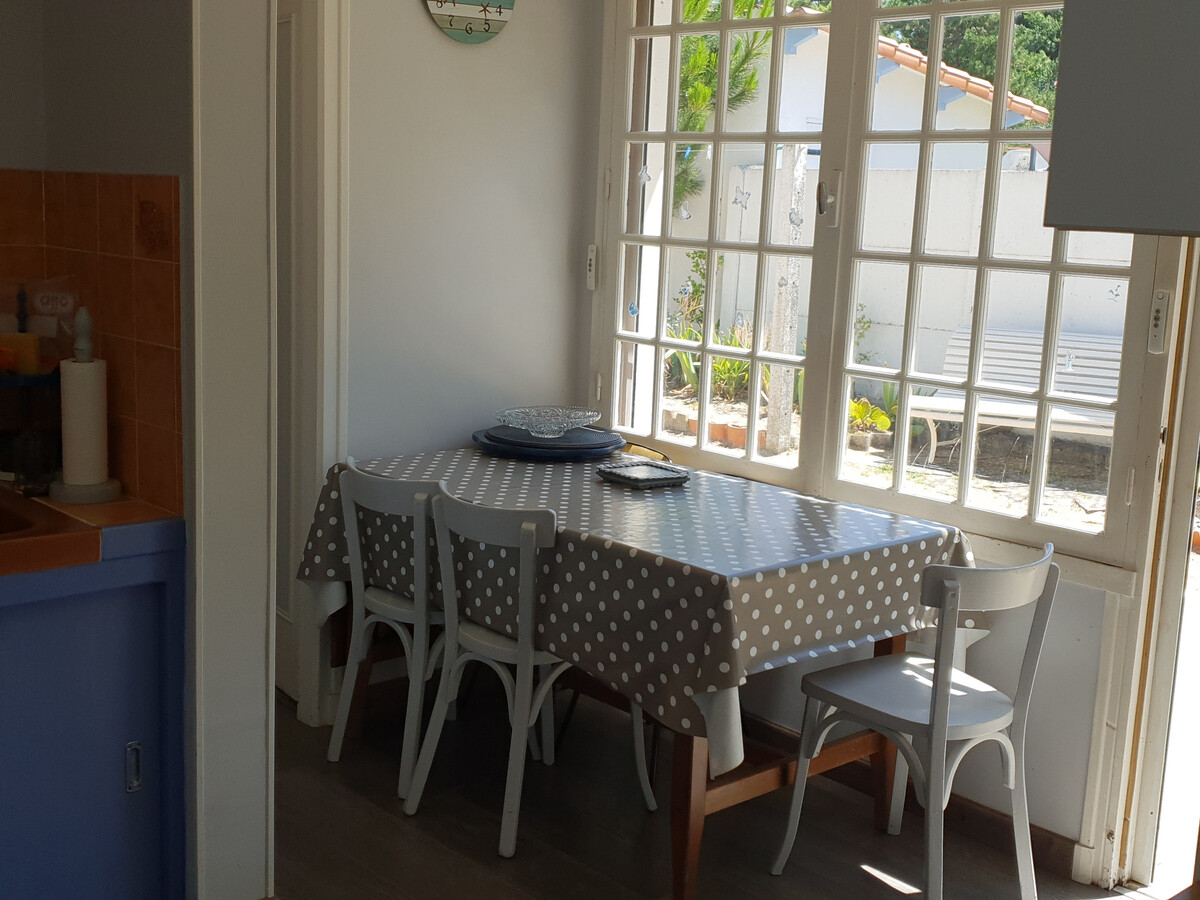Maison rénovée style vendéen, 400 m de la plage - Photo 4